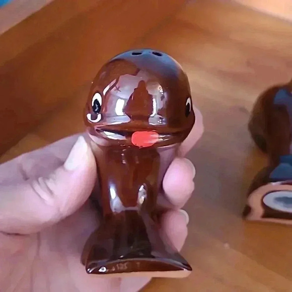 Adorable Vintage Redware Ceramic Brown Whale Salt &  Pepper Shakers - Picture 5 of 7